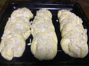 杏仁片辫子面包的做法 步骤10