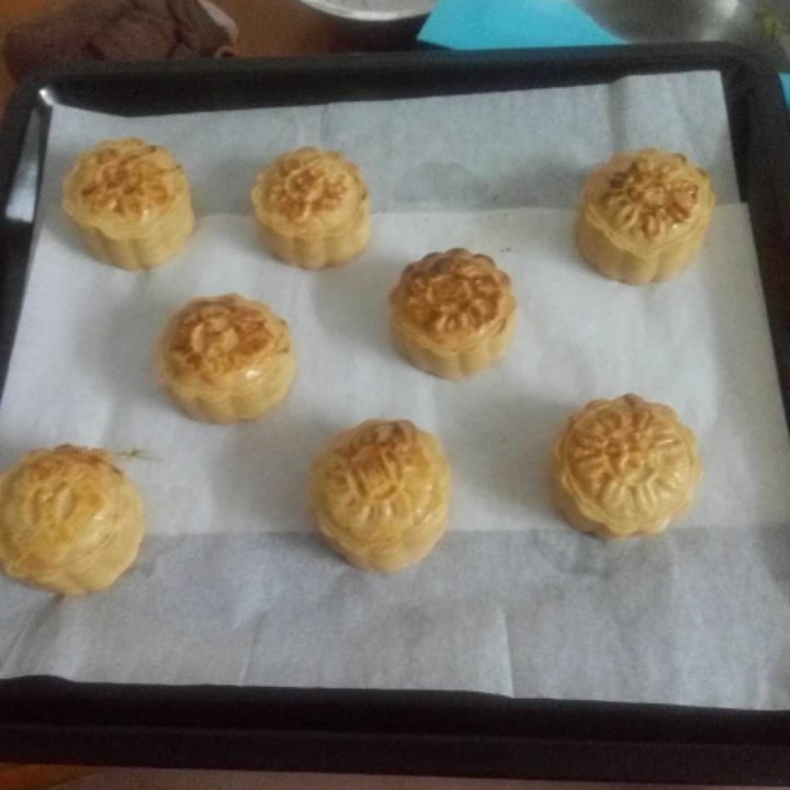 广式月饼—蛋黄莲蓉月饼