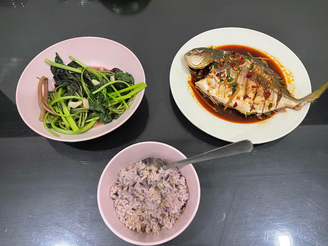 红烧金昌鱼（包含去腥、煎鱼不破皮的秘诀）