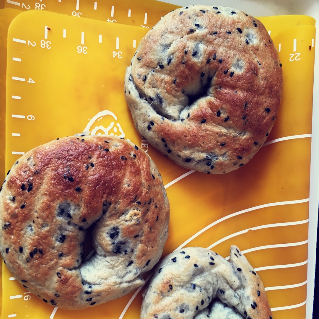 黑芝麻全麦贝果