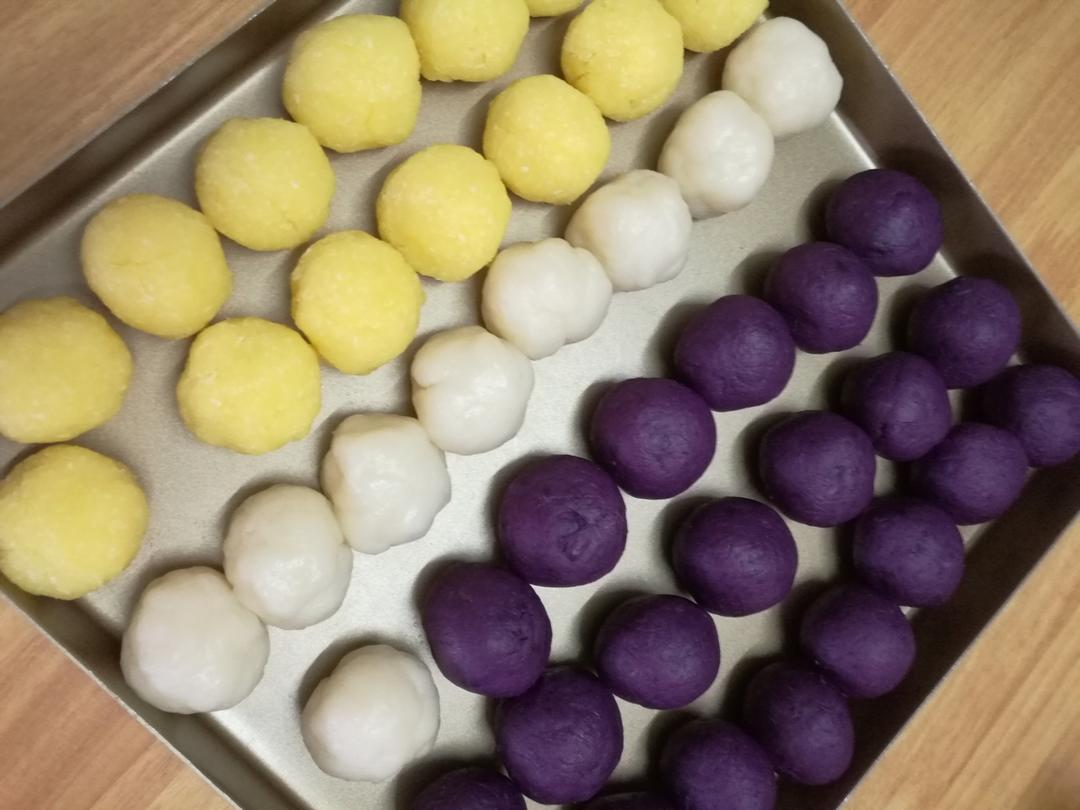 奶皇椰蓉冰皮月饼
