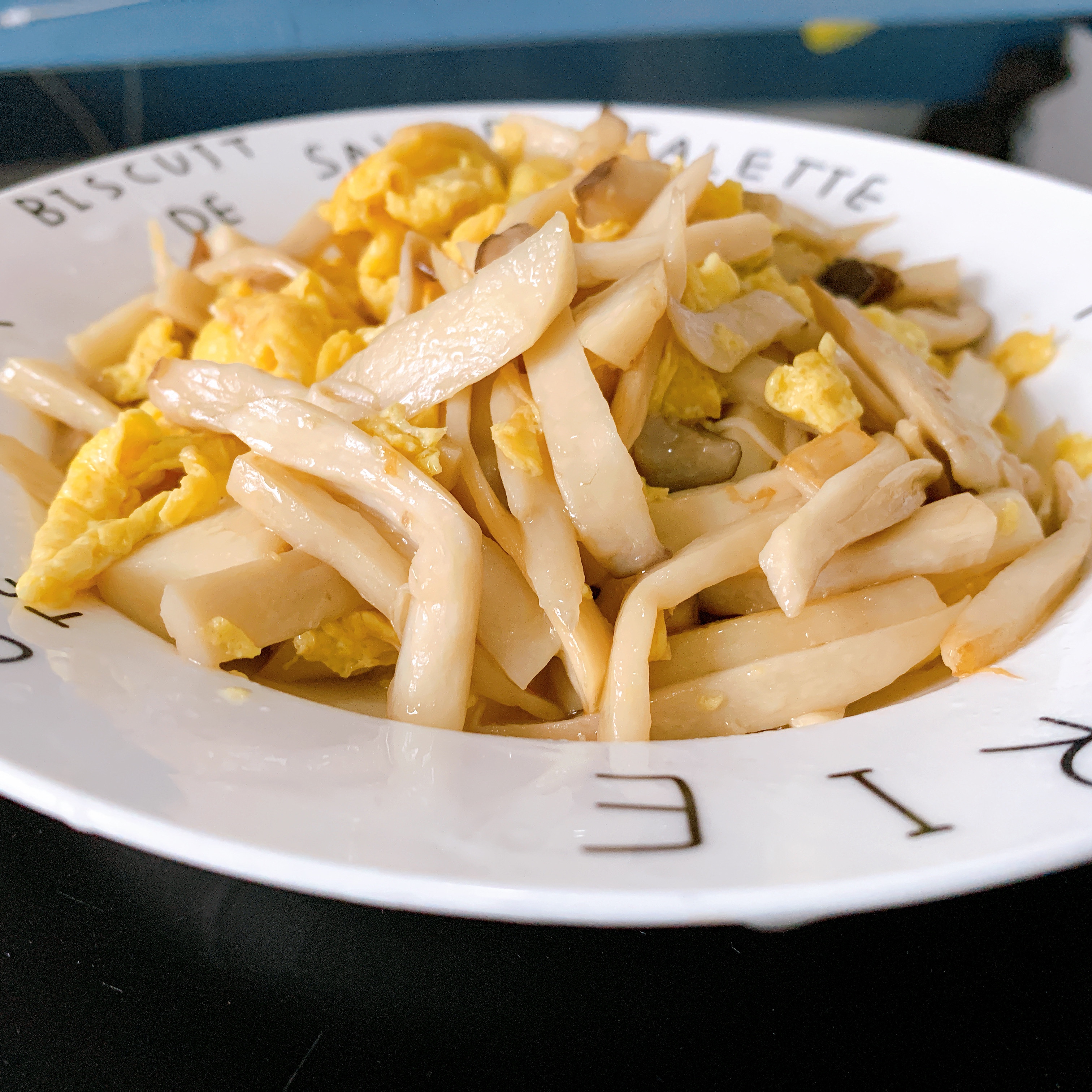 【快手菜】是你爱吃的杏鲍菇炒蛋的做法