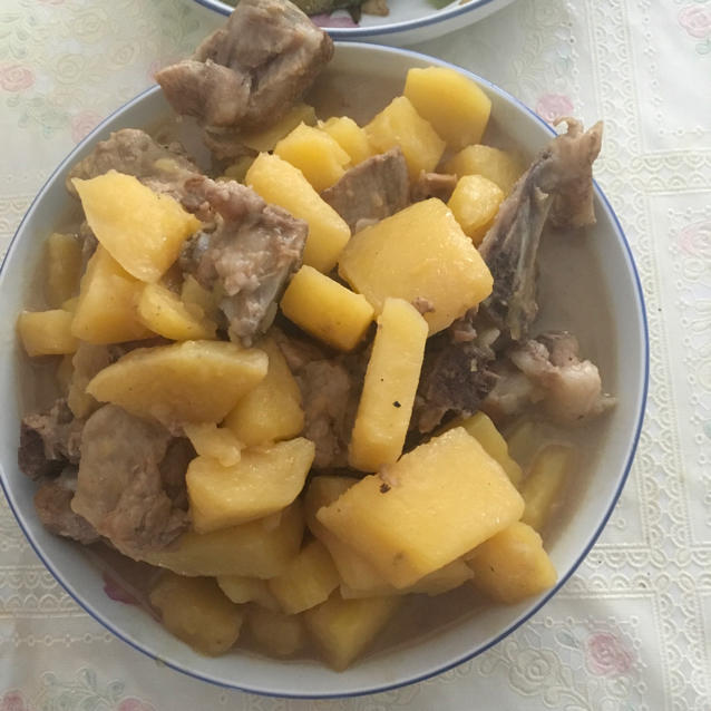 土豆炖排骨