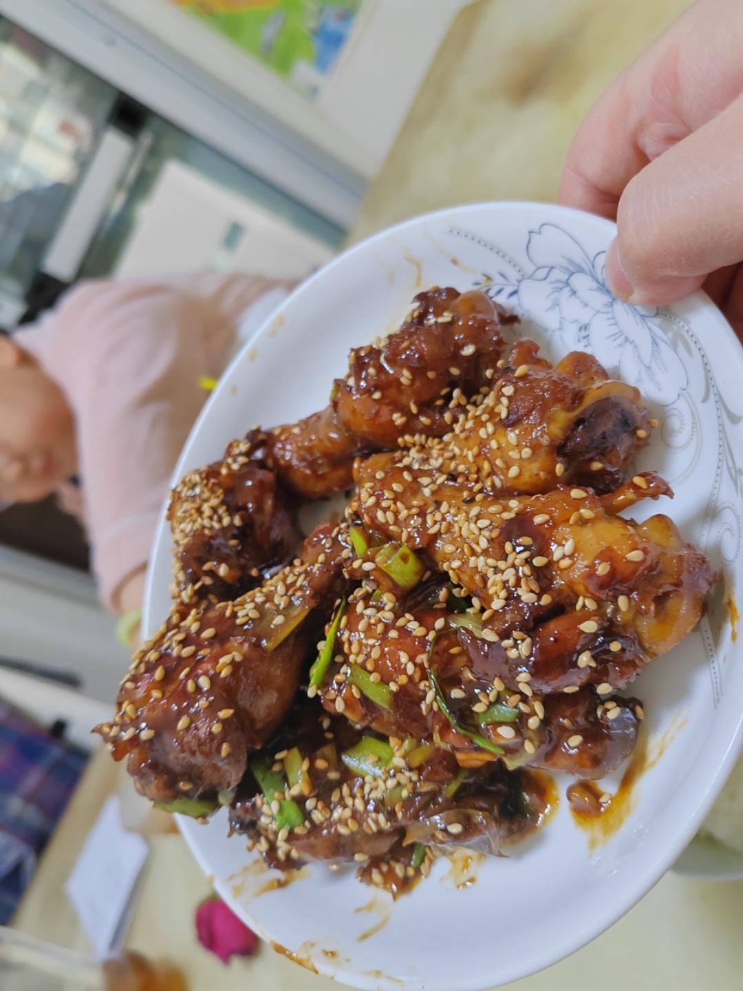 好吃到舔手指的「蒜香蜜汁鸡翅根」👍