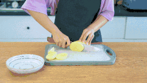 糖醋土豆培根卷的做法 步骤1