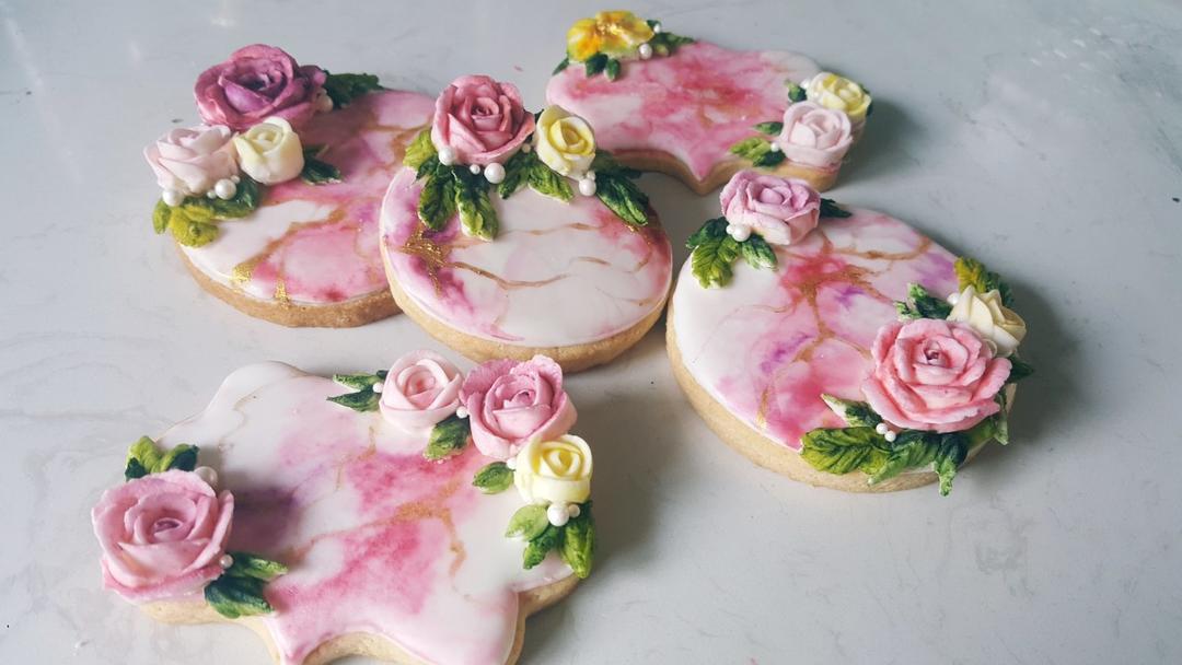 手机用户18882fy3做的英式田园小玫瑰裱花糖霜装饰饼干