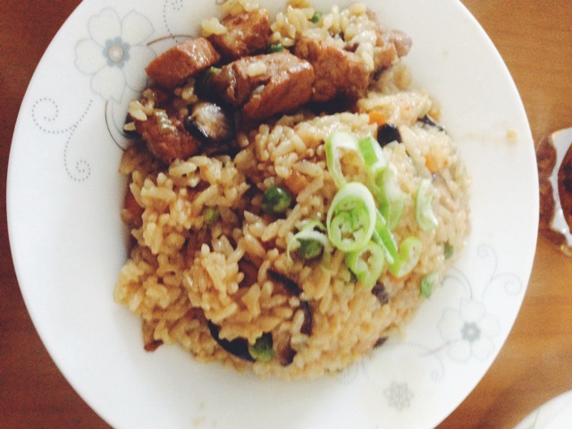 喷香排骨焖饭（爆好吃）