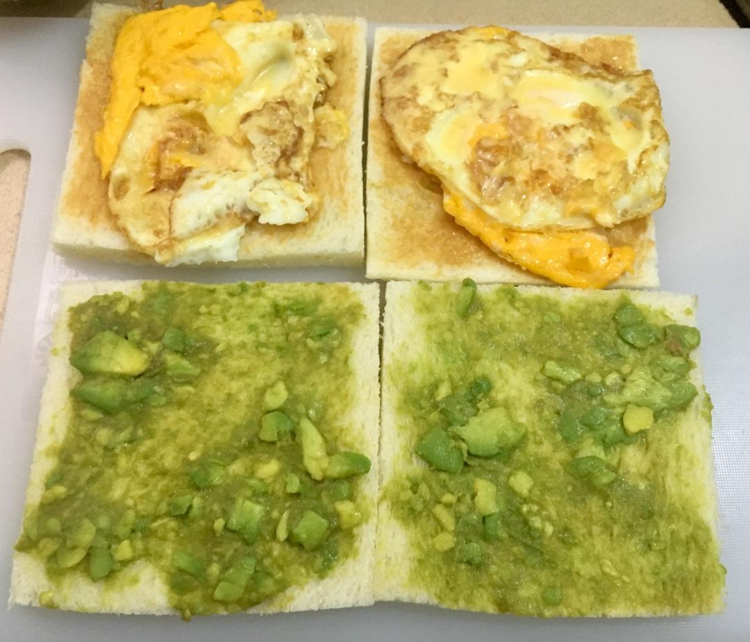 牛油果鸡蛋三明治