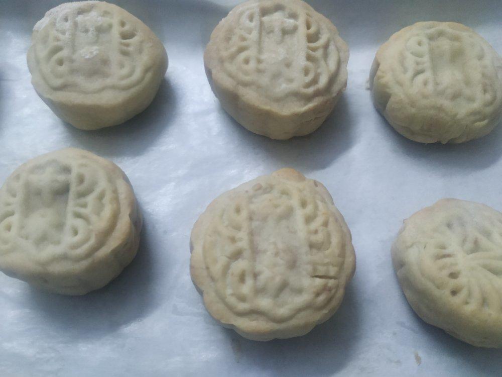 广式月饼－－蛋黄豆沙月饼