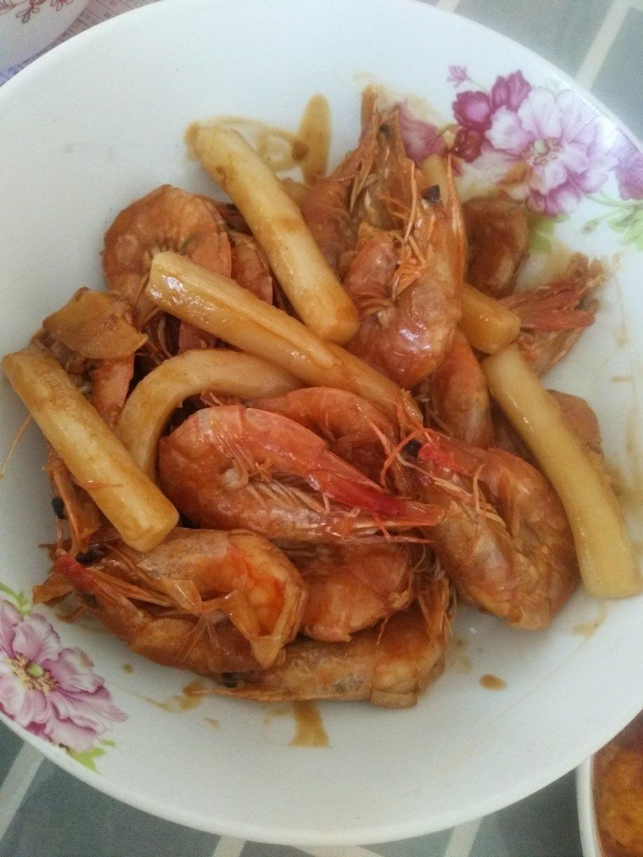 悦阁阁做的酱香年糕烧大虾