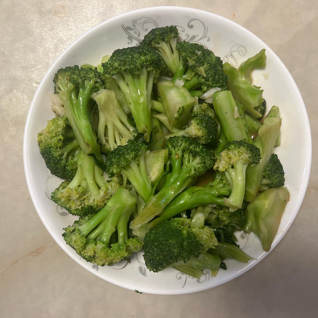 好吃到爆的耗油蒜蓉西兰花(从不修图，喜欢请关注)