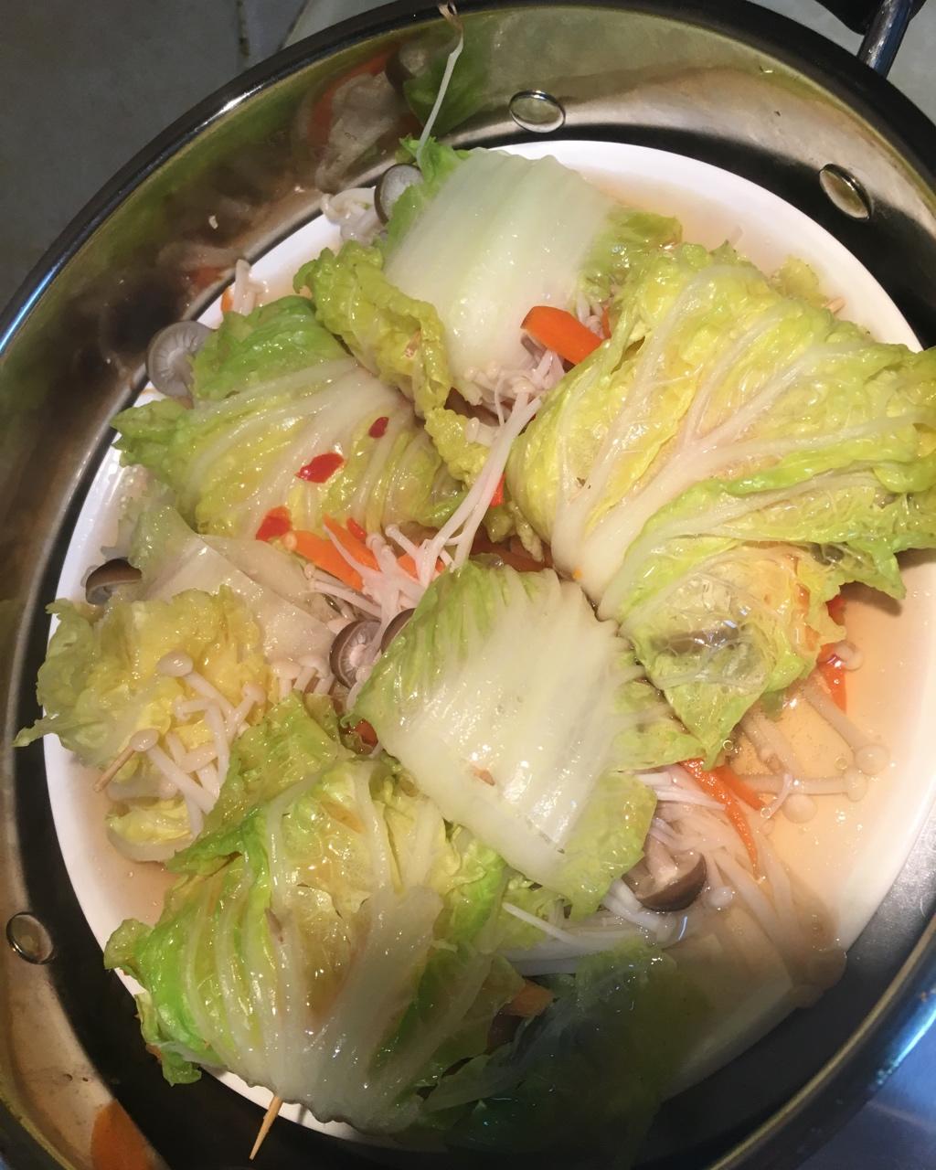 娃娃菜包双菇（Steamed Baby Cabbage with Mushrooms）