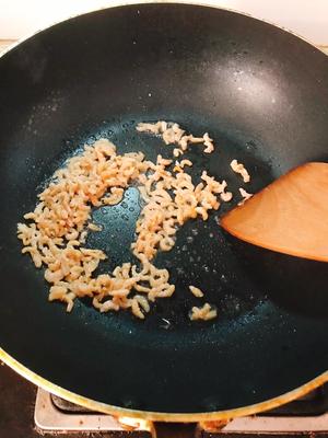 海米（虾米）炒鹅蛋的做法 步骤3