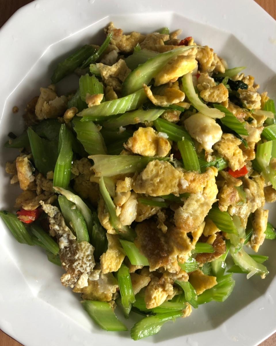 芹菜叶炒鸡蛋