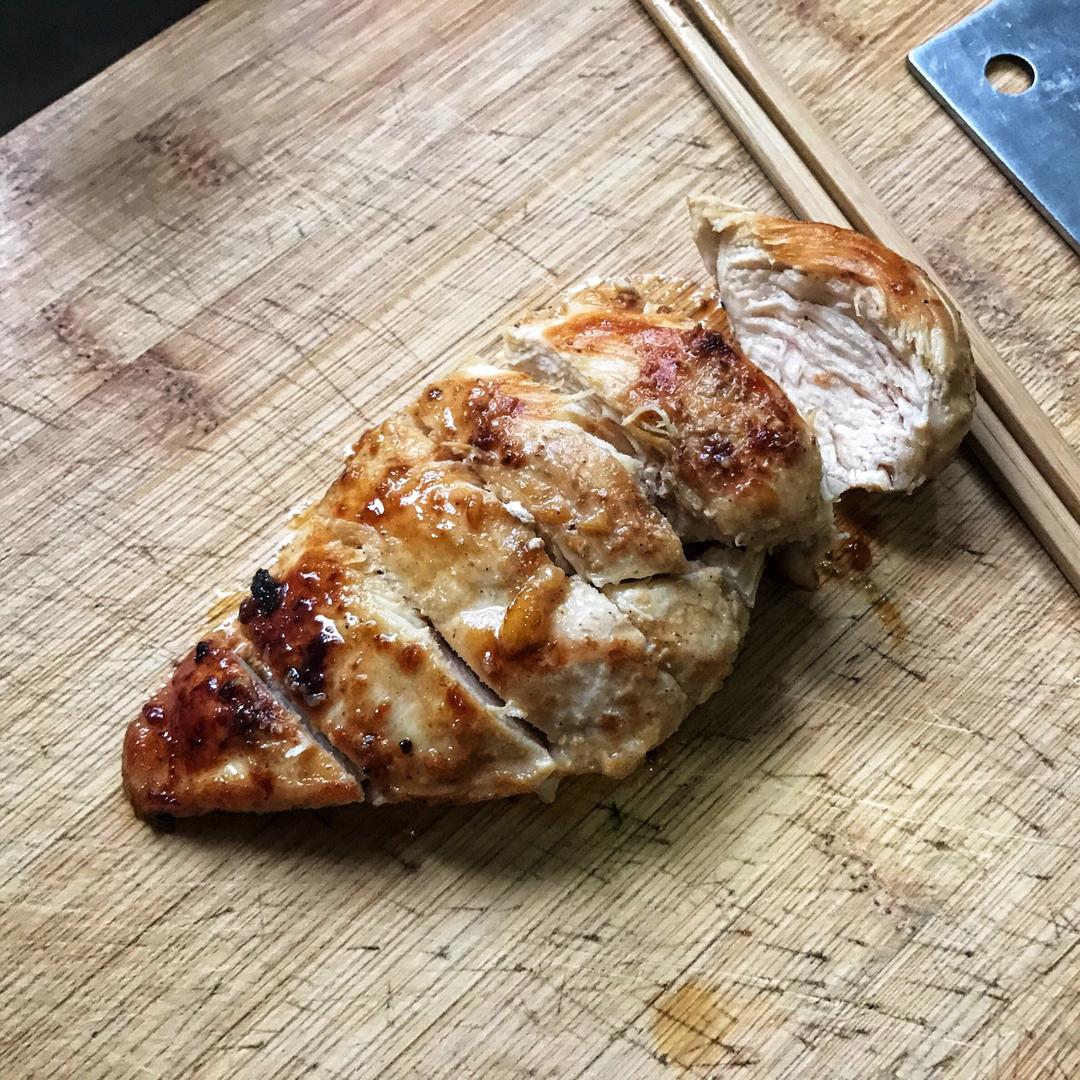 酷炫屌炸天好吃的煎鸡胸肉（香蒜蜂蜜煎鸡胸肉）