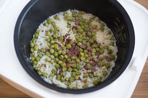 火腿豌豆糯米饭的做法 步骤3