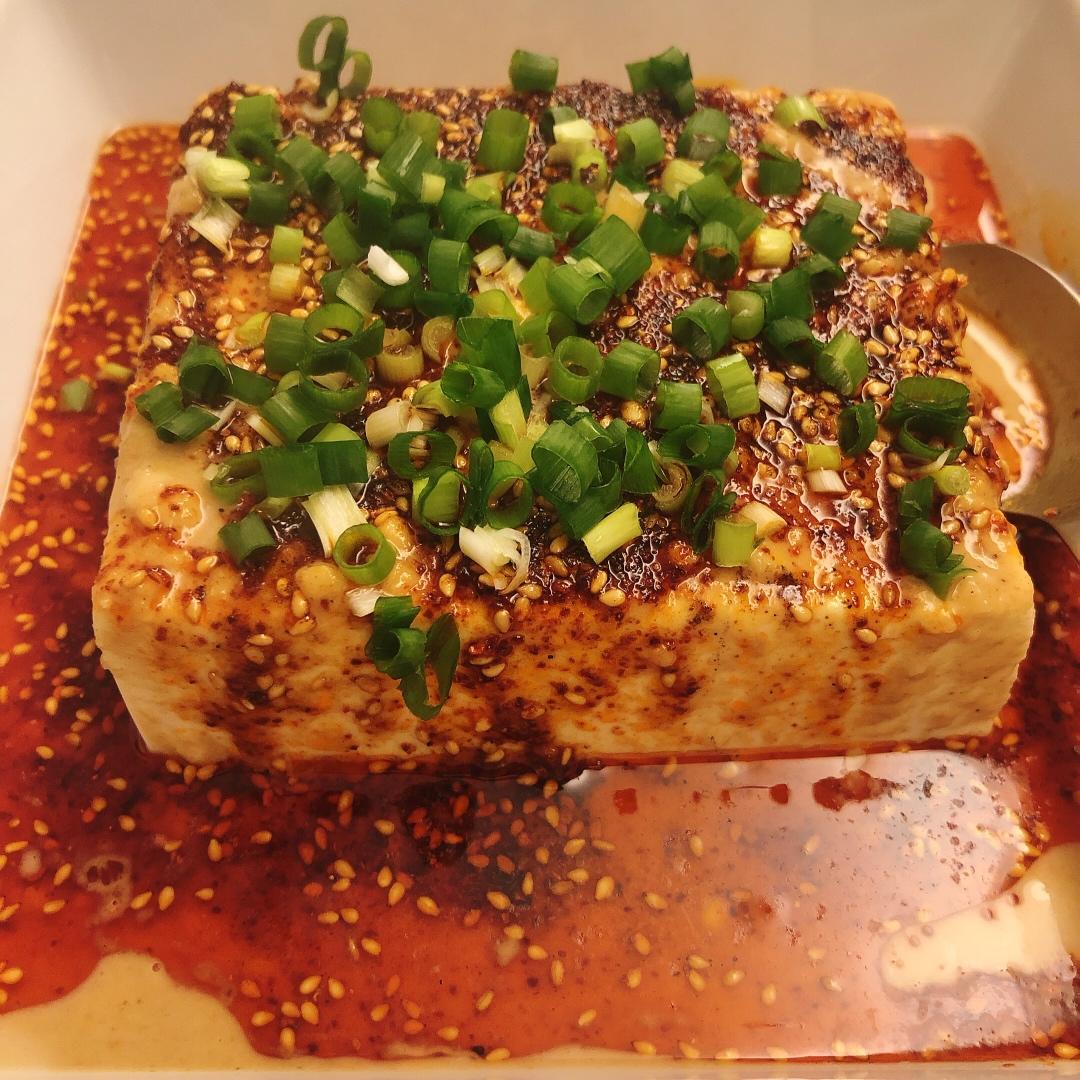 重庆老店的招牌菜，直接干掉几碗白米饭的——淋汁豆腐