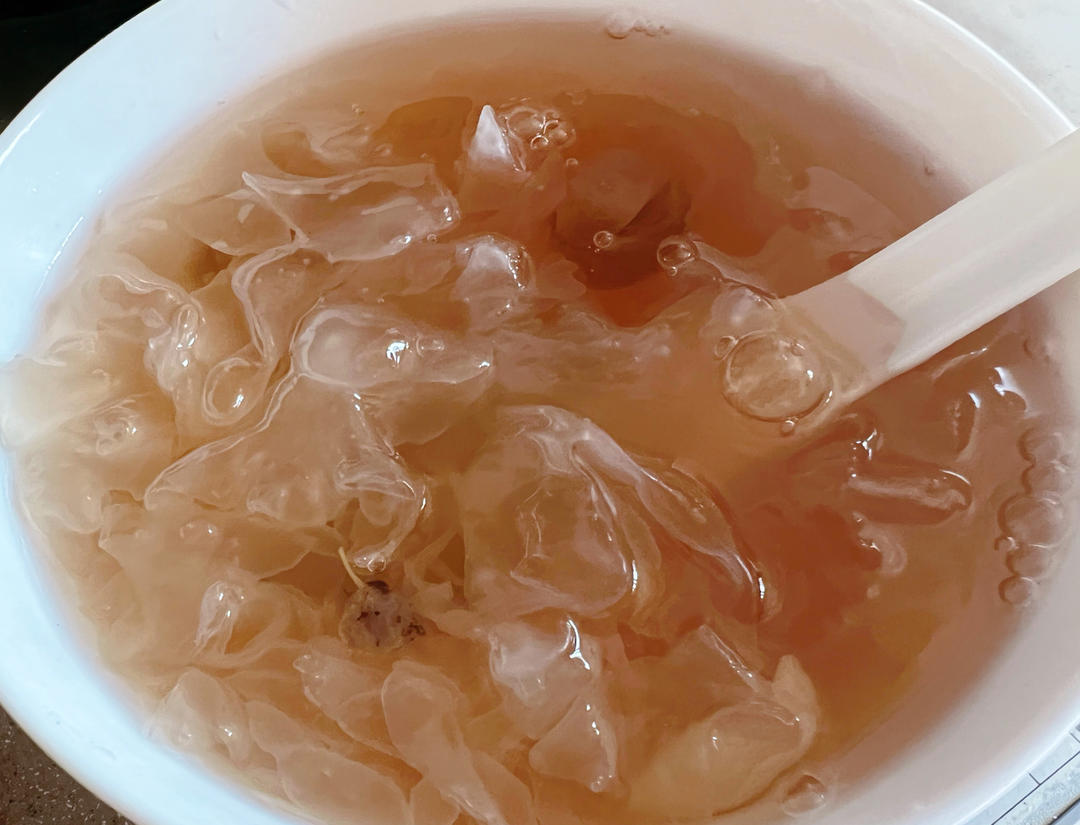 快速出胶~银耳红枣汤