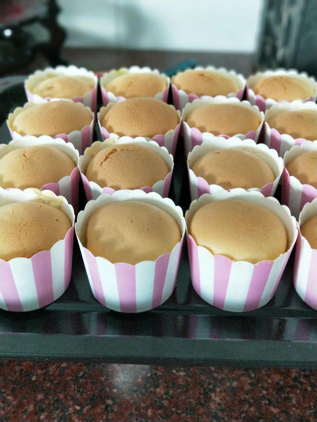 原味戚风纸杯蛋糕（烤箱做纸杯蛋糕）