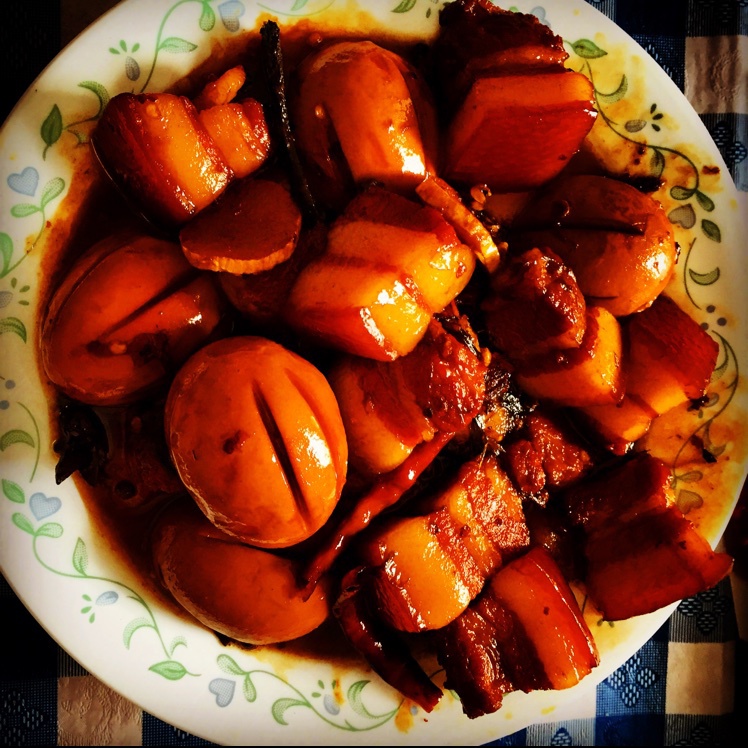 吃着碗里望着锅里的红烧肉