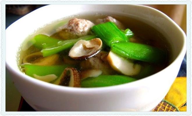 草菇丝瓜肉圆汤的做法