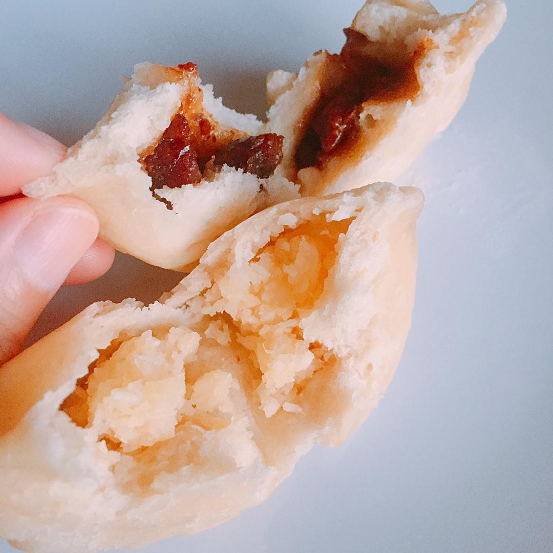 云朵般松软爆浆蜜汁叉烧包