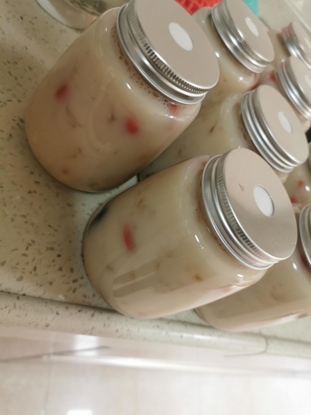 牛奶红枣银耳羹