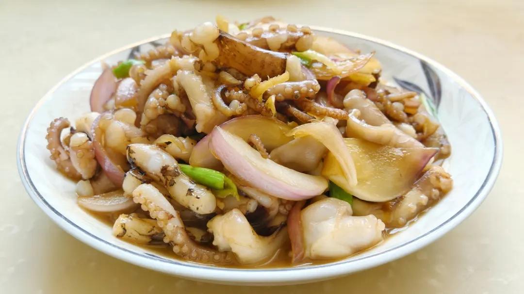 两步搞定脆嫰鲜美的葱爆八爪鱼