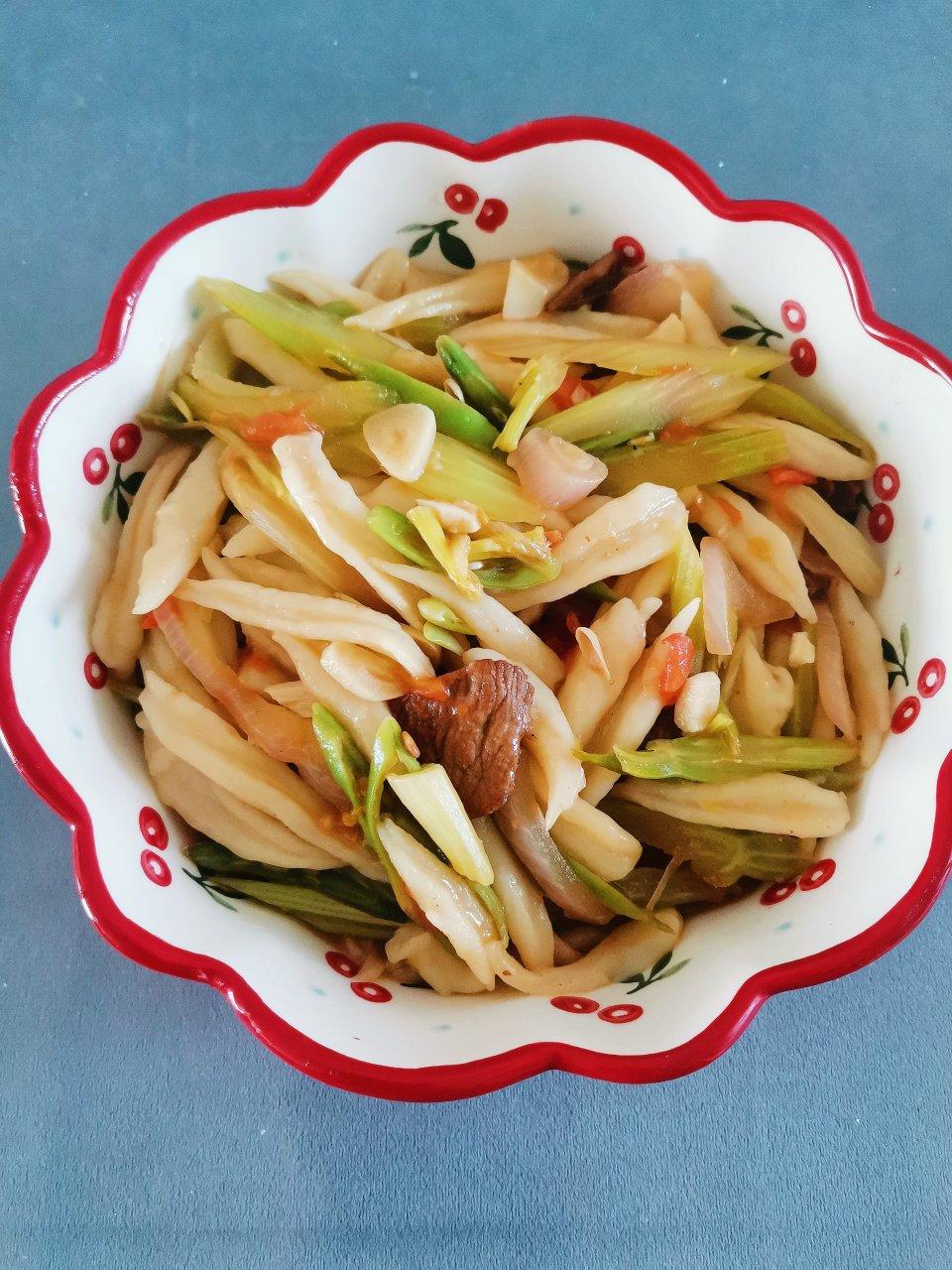 十分钟快手剪刀面，老公最爱的宵夜