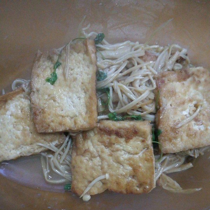 金针菇焖豆腐