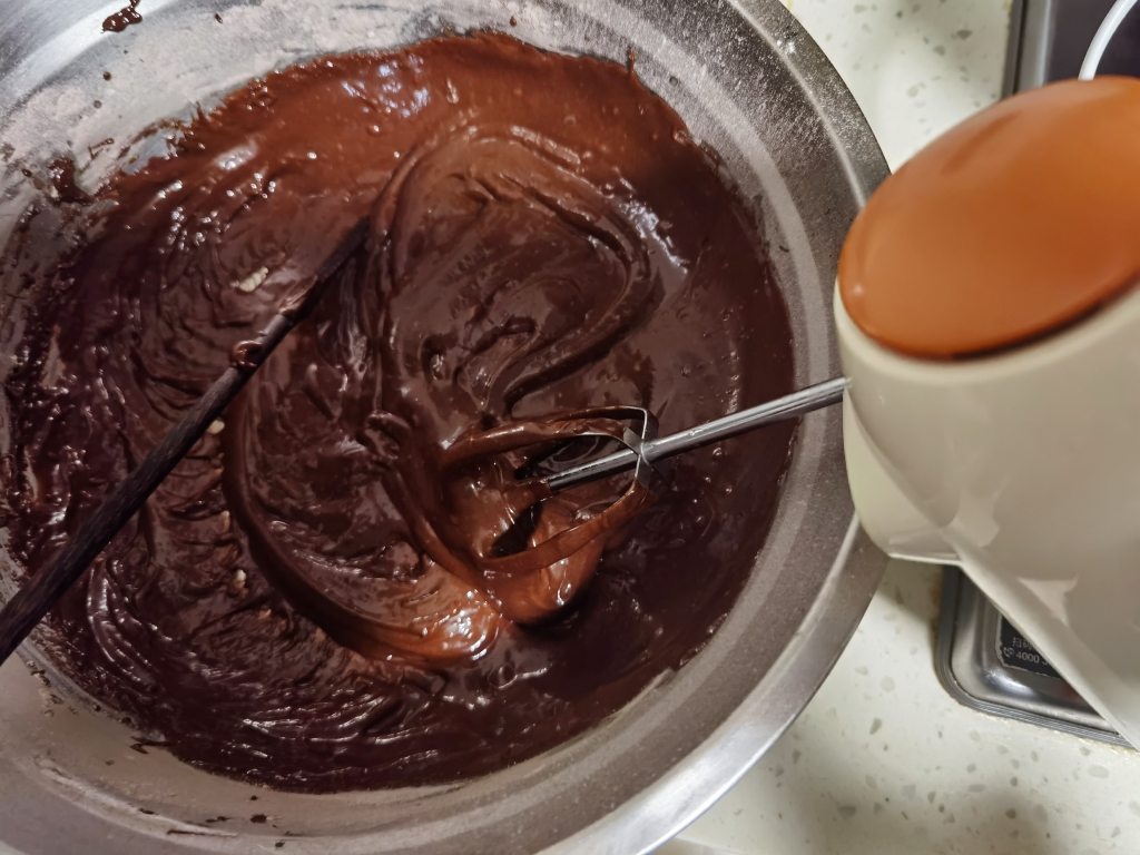 超简单的巧克力马芬蛋糕不用打发的做法 步骤2