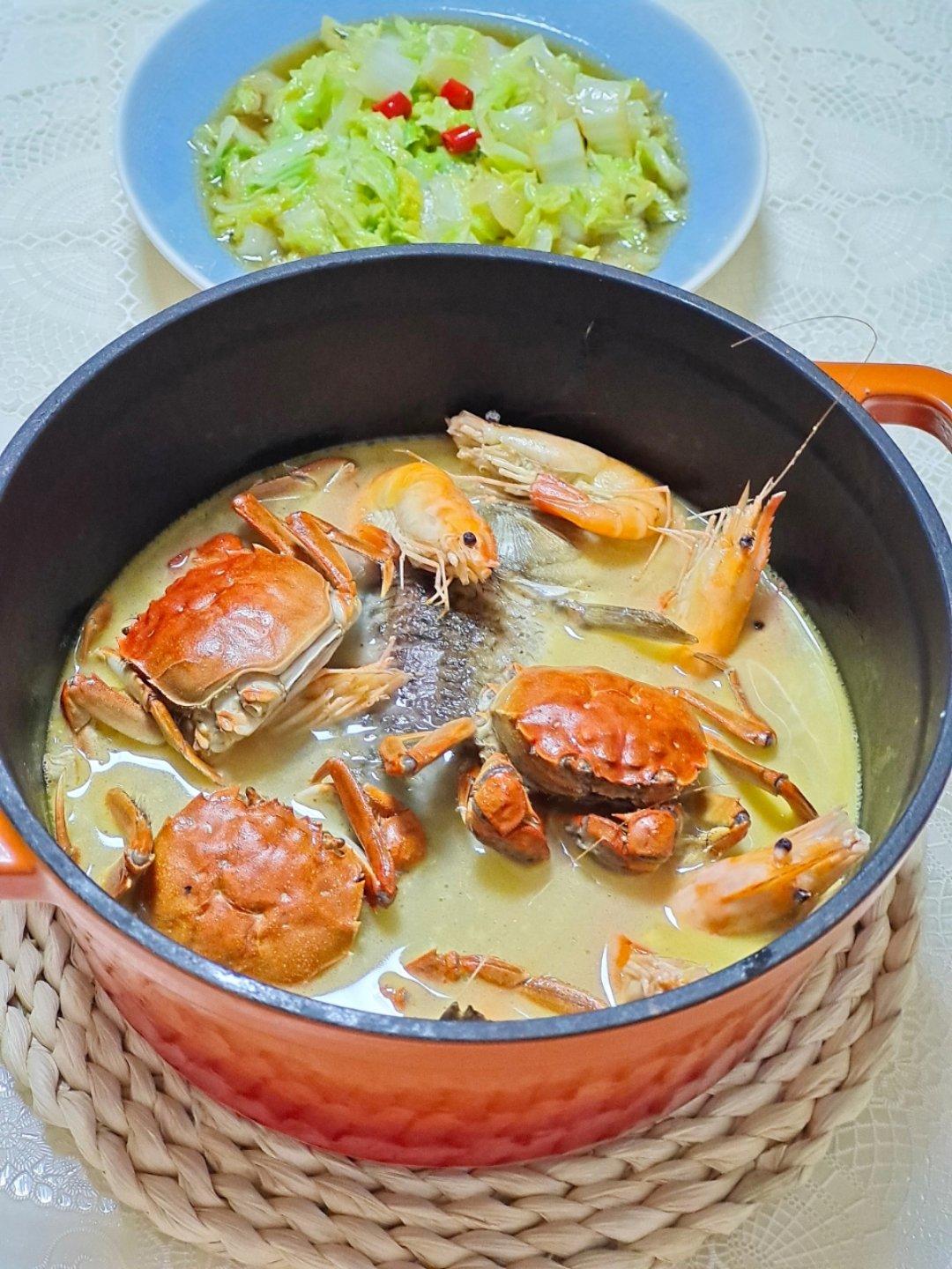 lorraine玲做的三鲜靓汤(鲫鱼,螃蟹,大头虾)