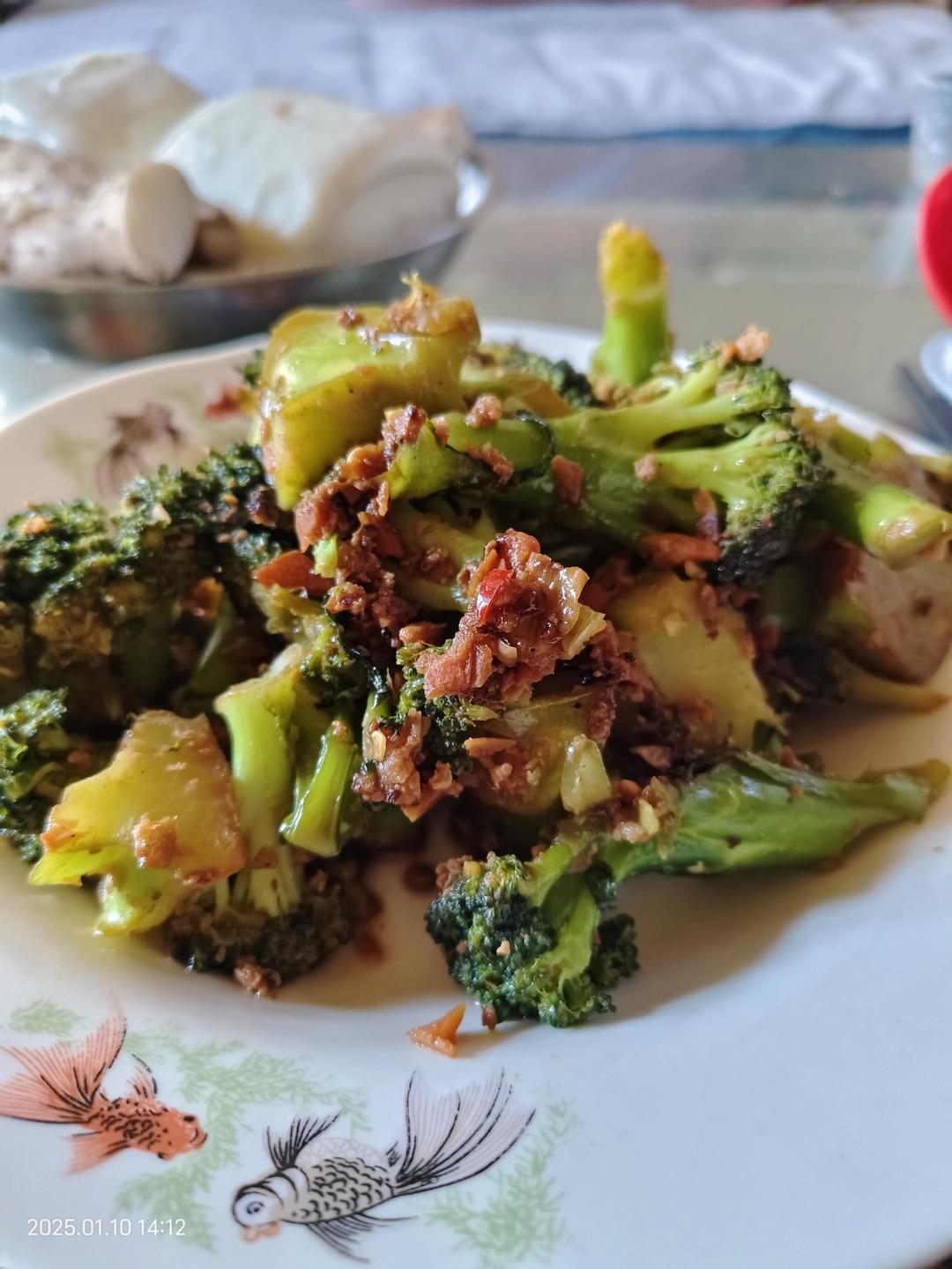 好吃到爆的耗油蒜蓉西兰花(从不修图，喜欢请关注)
