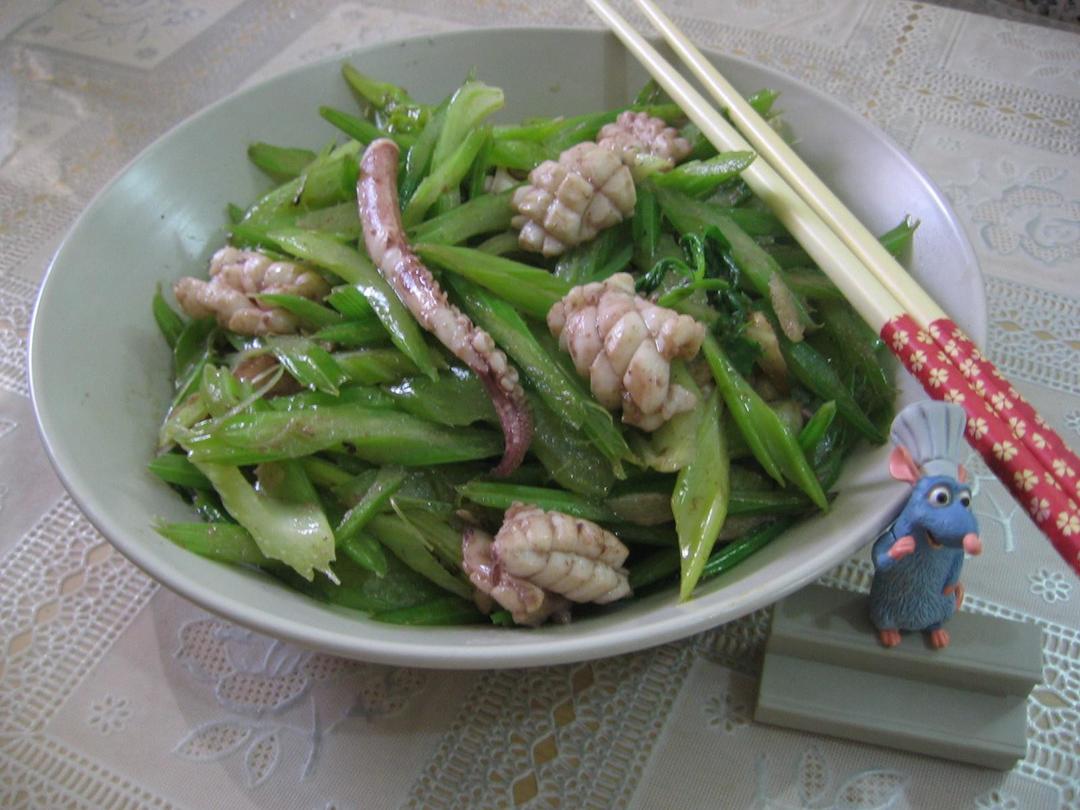 芹菜鱿鱼的做法