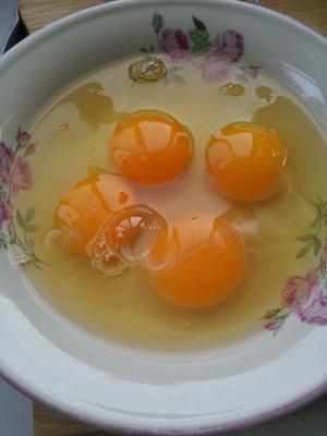 香椿芽炒鸡蛋的做法 步骤2