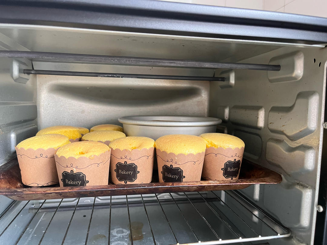 消耗淡奶油菜谱
(淡奶油8寸蛋糕)