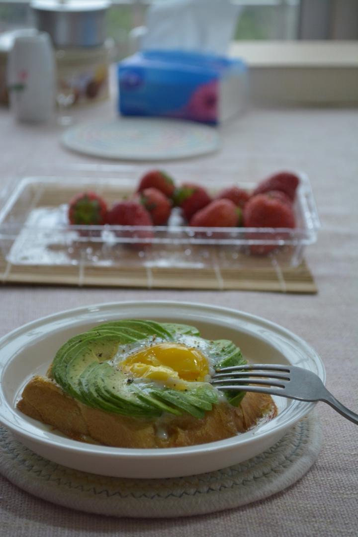 早餐吐司牛油果卧蛋（烤箱版）