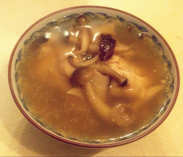 菌菇炖鸡汤