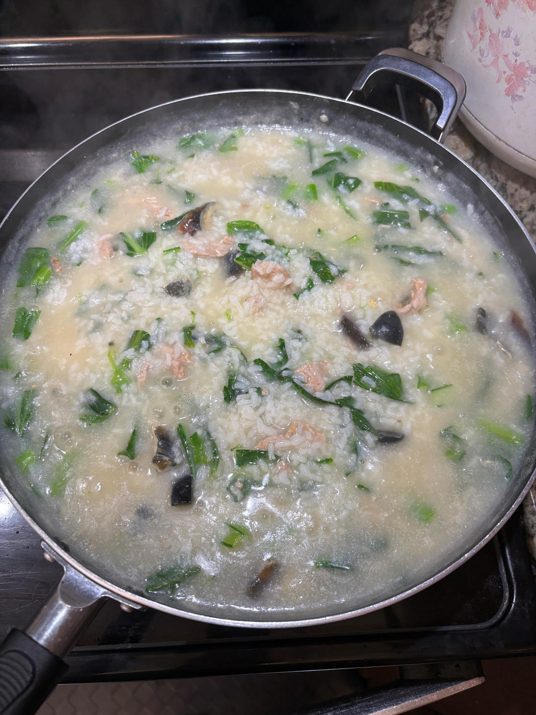 妈妈👩教我做的皮蛋瘦肉粥🥣简单快捷美味😋