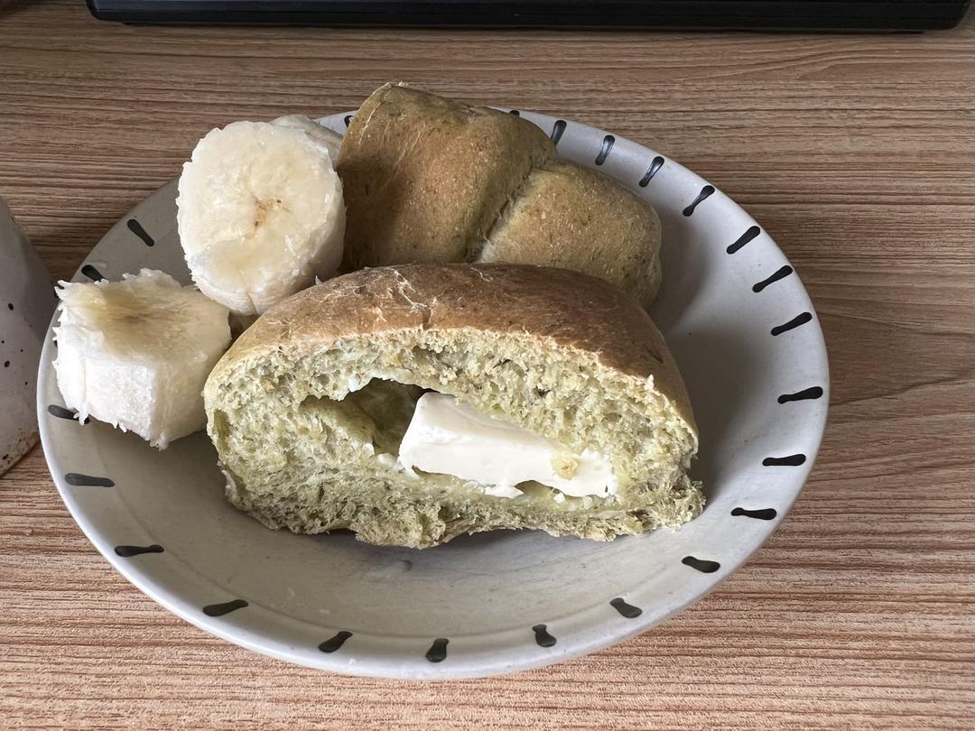 春季限定艾草芋泥日式面包