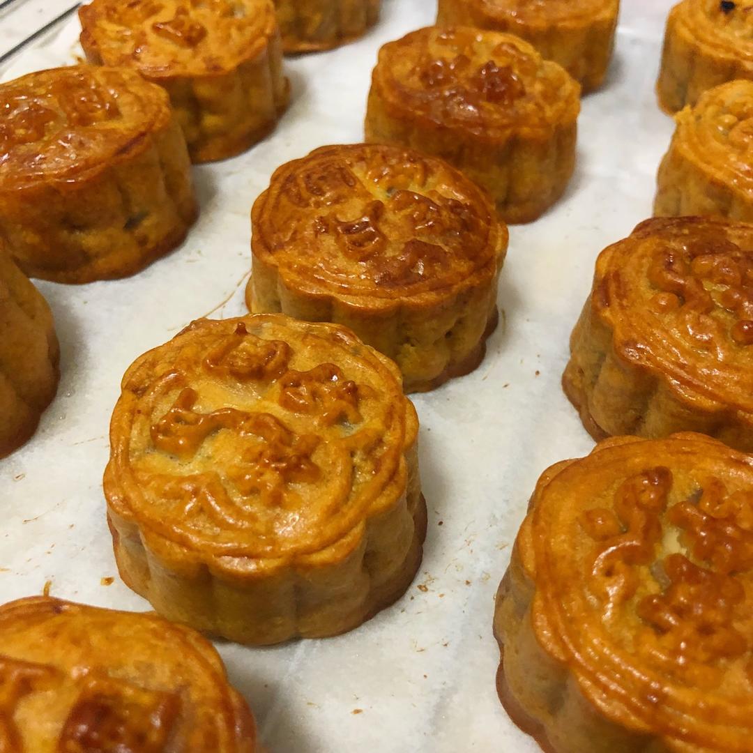 广式月饼——蛋黄莲蓉月饼