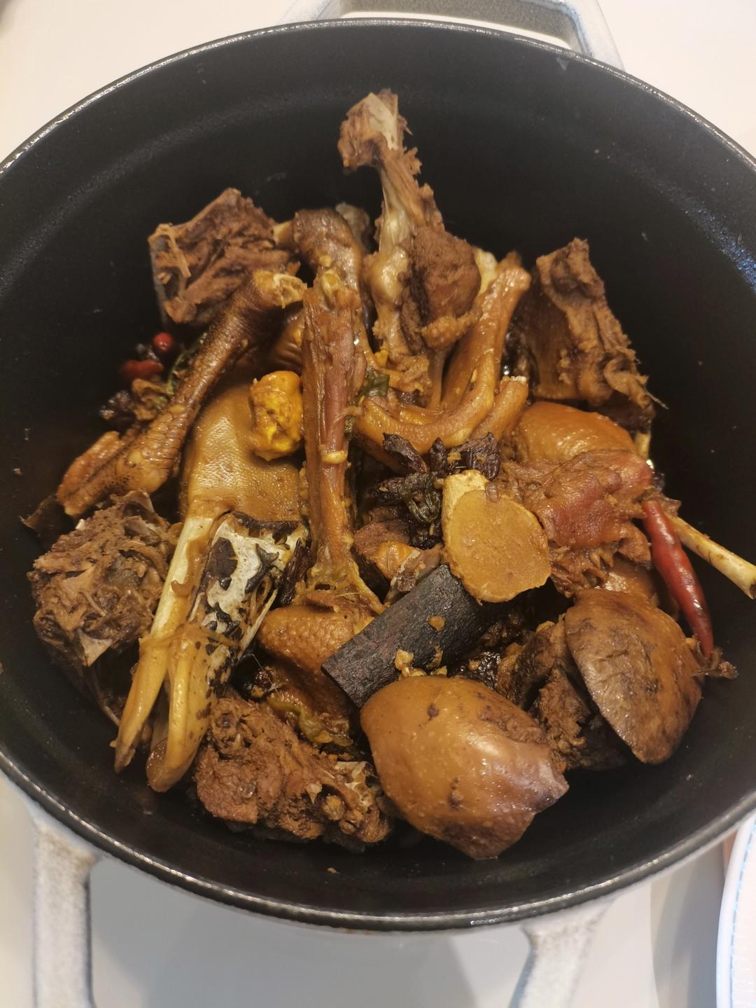 传统正宗的啤酒鸭配方和做法，鲜嫩香浓，只需炒千万不要焯水