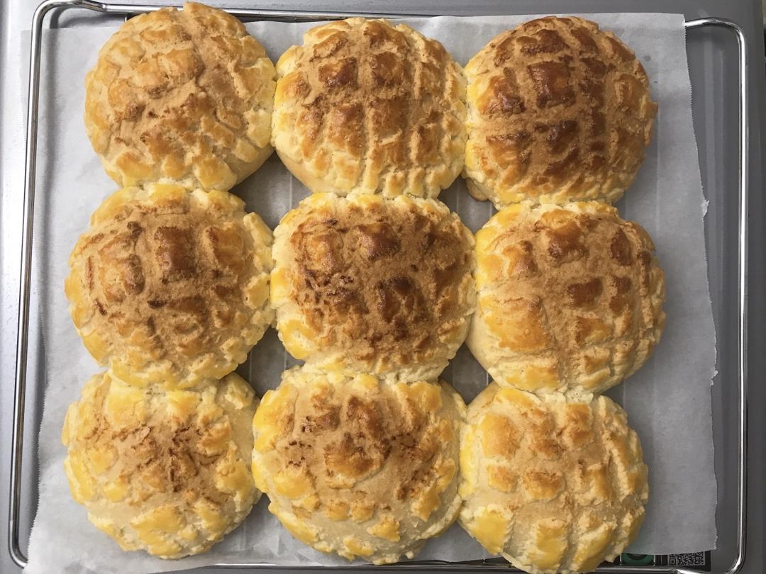 好吃到炸裂的港式菠萝包（附带制作酥皮的小视频）