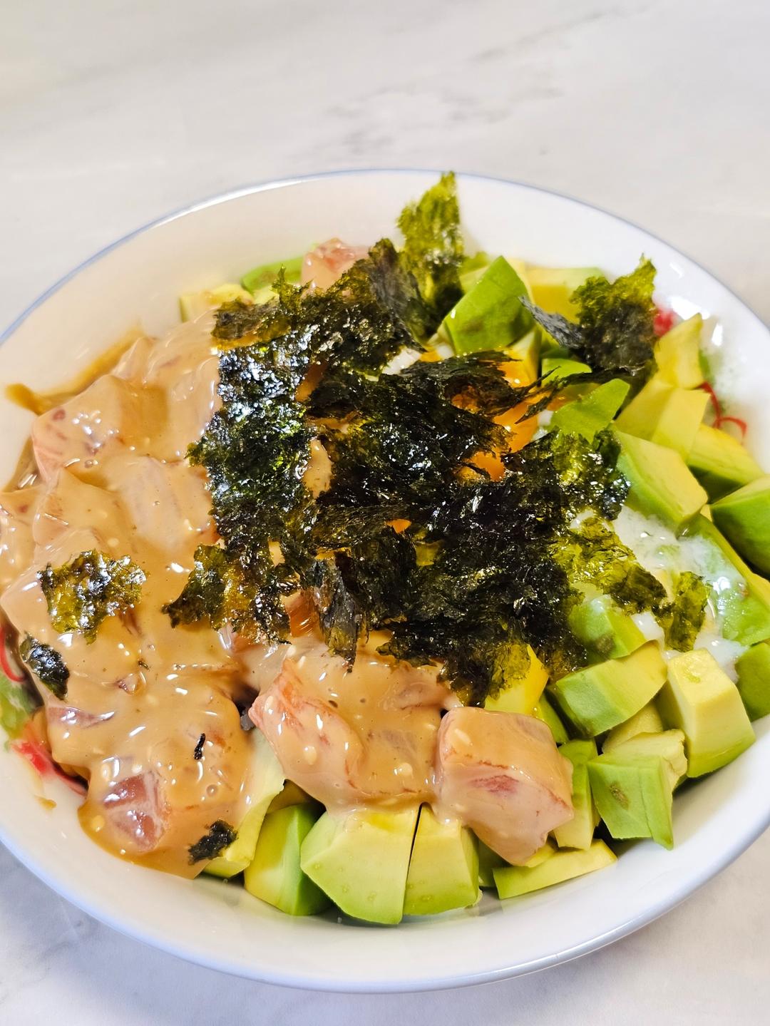 三文鱼牛油果盖饭，风靡夏威夷的Poke拌饭