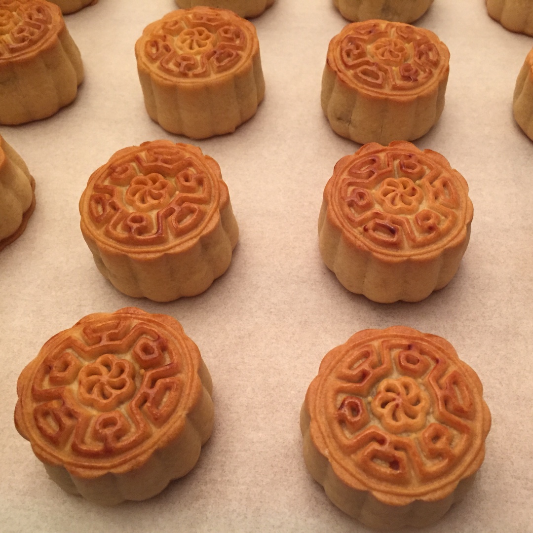 广式月饼—蛋黄莲蓉月饼