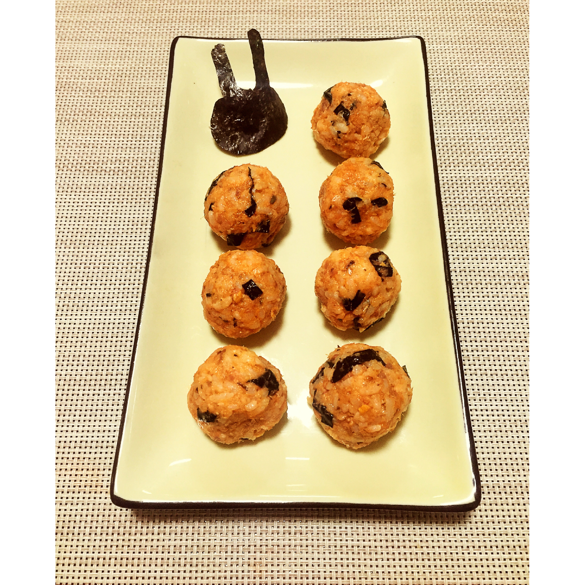 金枪鱼饭团