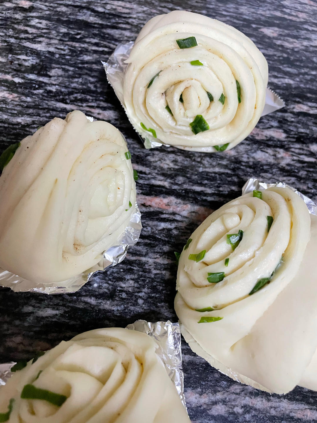 葱油花卷，一根筷子卷出漂亮的造型