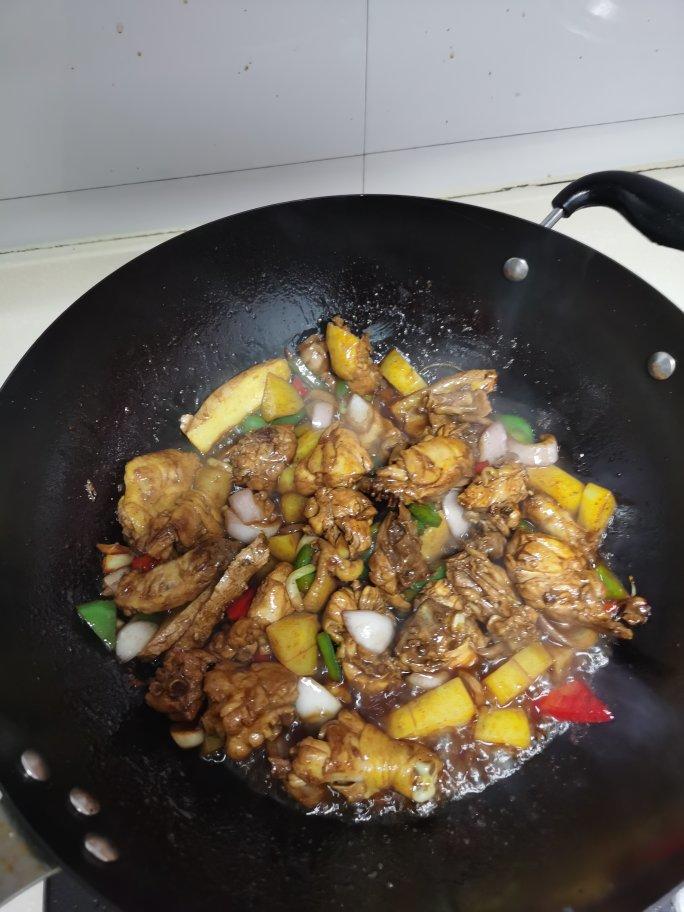 厨师长教你：“爆炒土鸡”的家常做法，只需油盐酱醋，味道非常赞