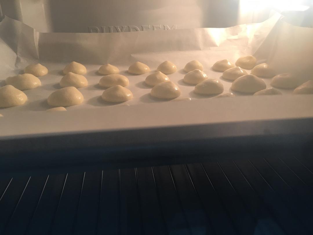 宝宝第一口健康零食！超级无敌好吃到爆炸！入口即化！材料只有1个鸡蛋 ！10g奶粉！5g淀粉 ！酥脆可口 ！幸福的味道 ！
