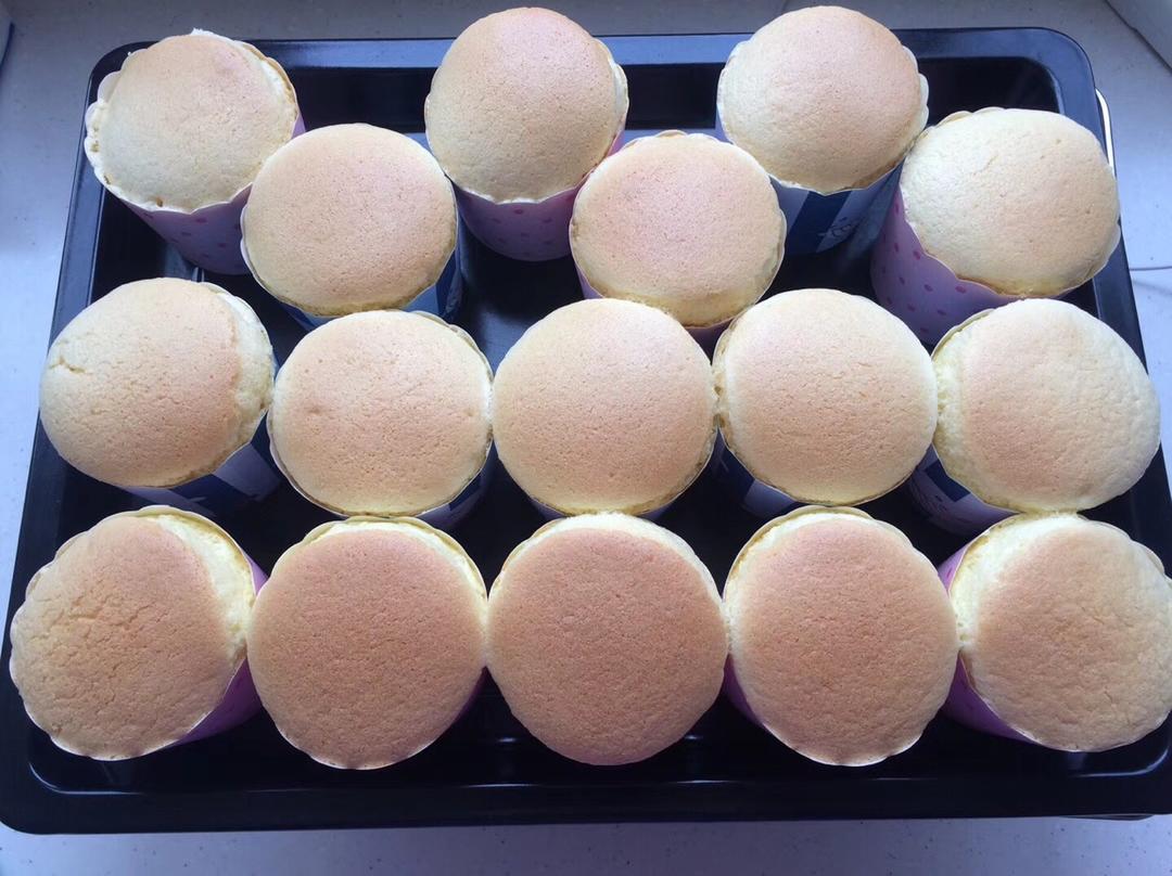 鲜奶油戚风杯子蛋糕（纸杯蛋糕）